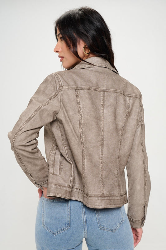 Chaqueta cargo de cuero vegano con botones de Coalition LA