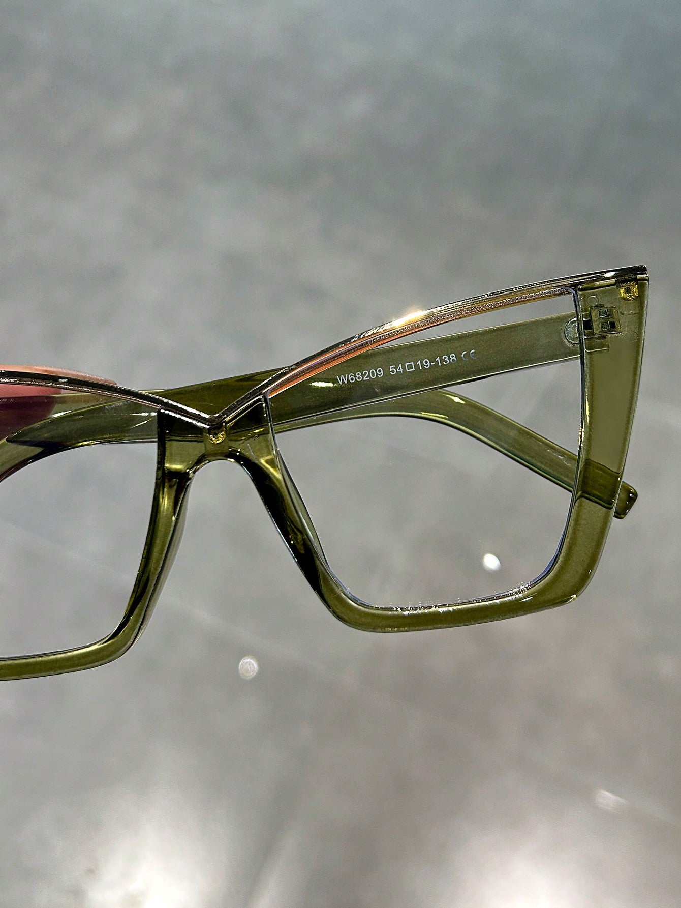 Cat Eye Shape Metal Frame