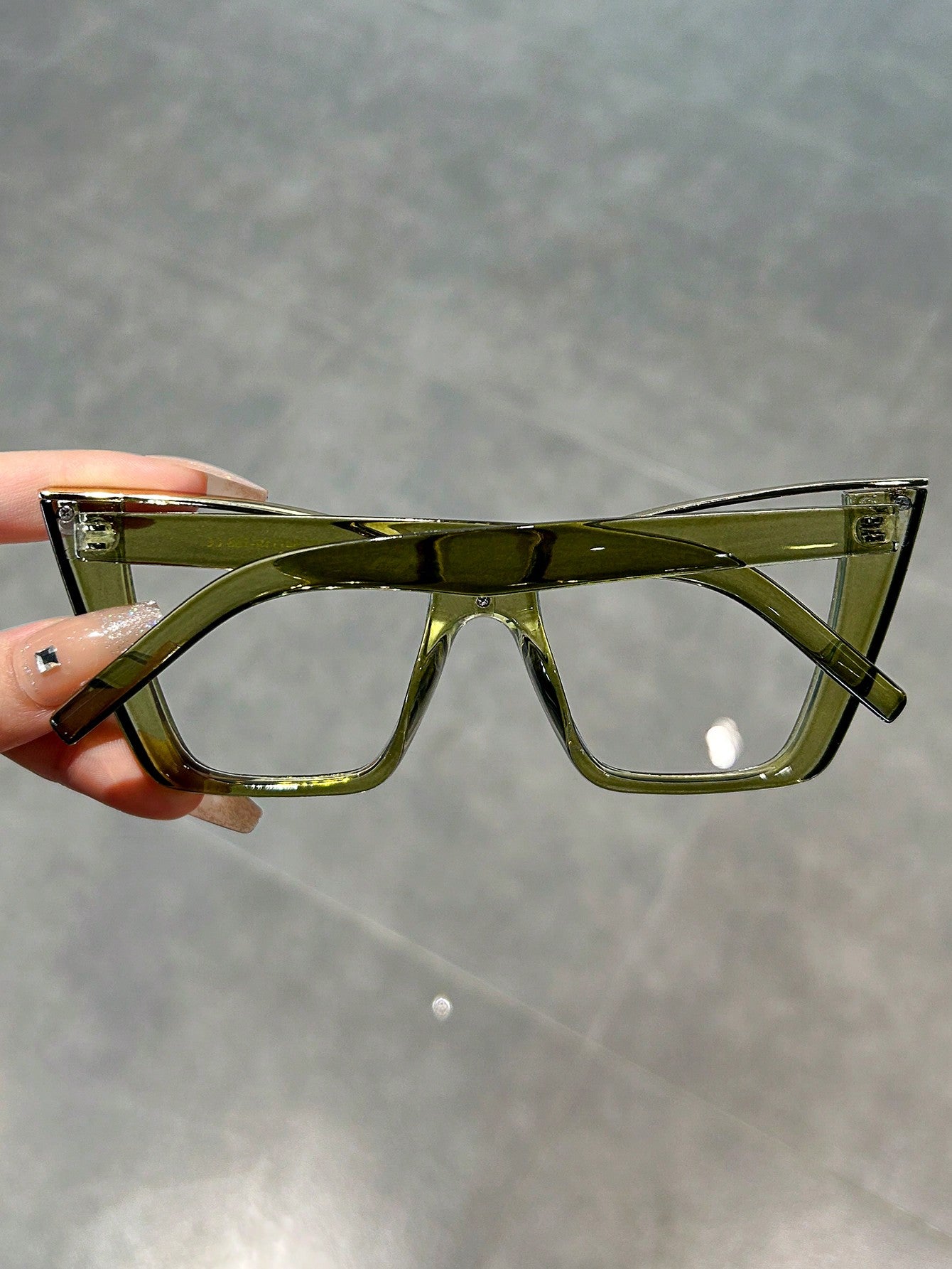 Cat Eye Shape Metal Frame