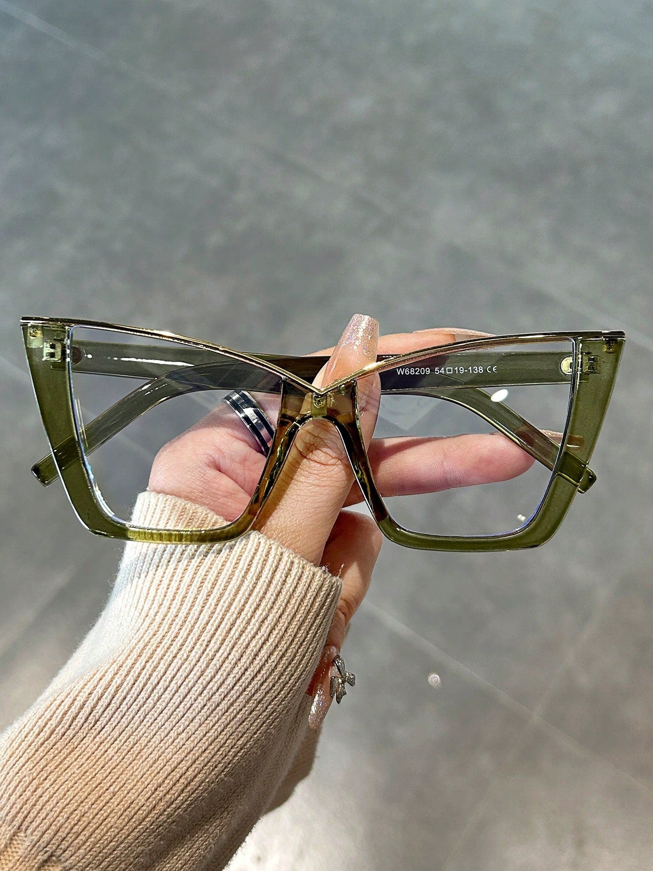 Cat Eye Shape Metal Frame