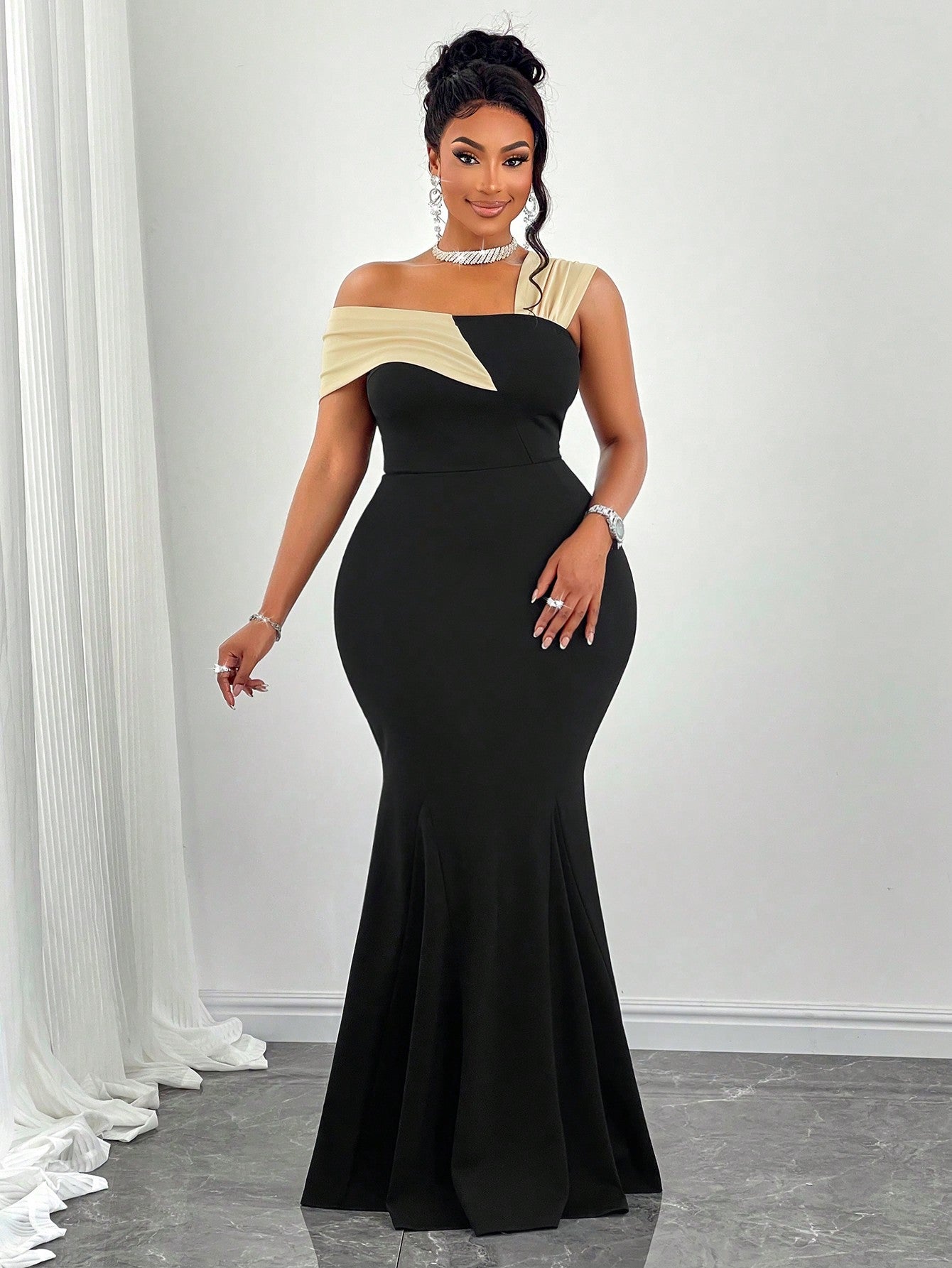 Asymmetric Neckline Color Block Fitted Maxi Dress – Body By J'ne
