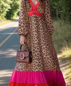 Vestido largo de manga larga con escote en V y estampado de leopardo