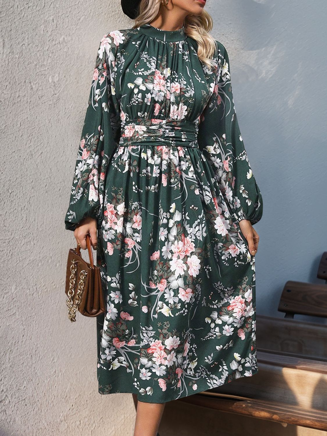 Vestido midi de manga larga con escote alto y estampado fruncido Perfee