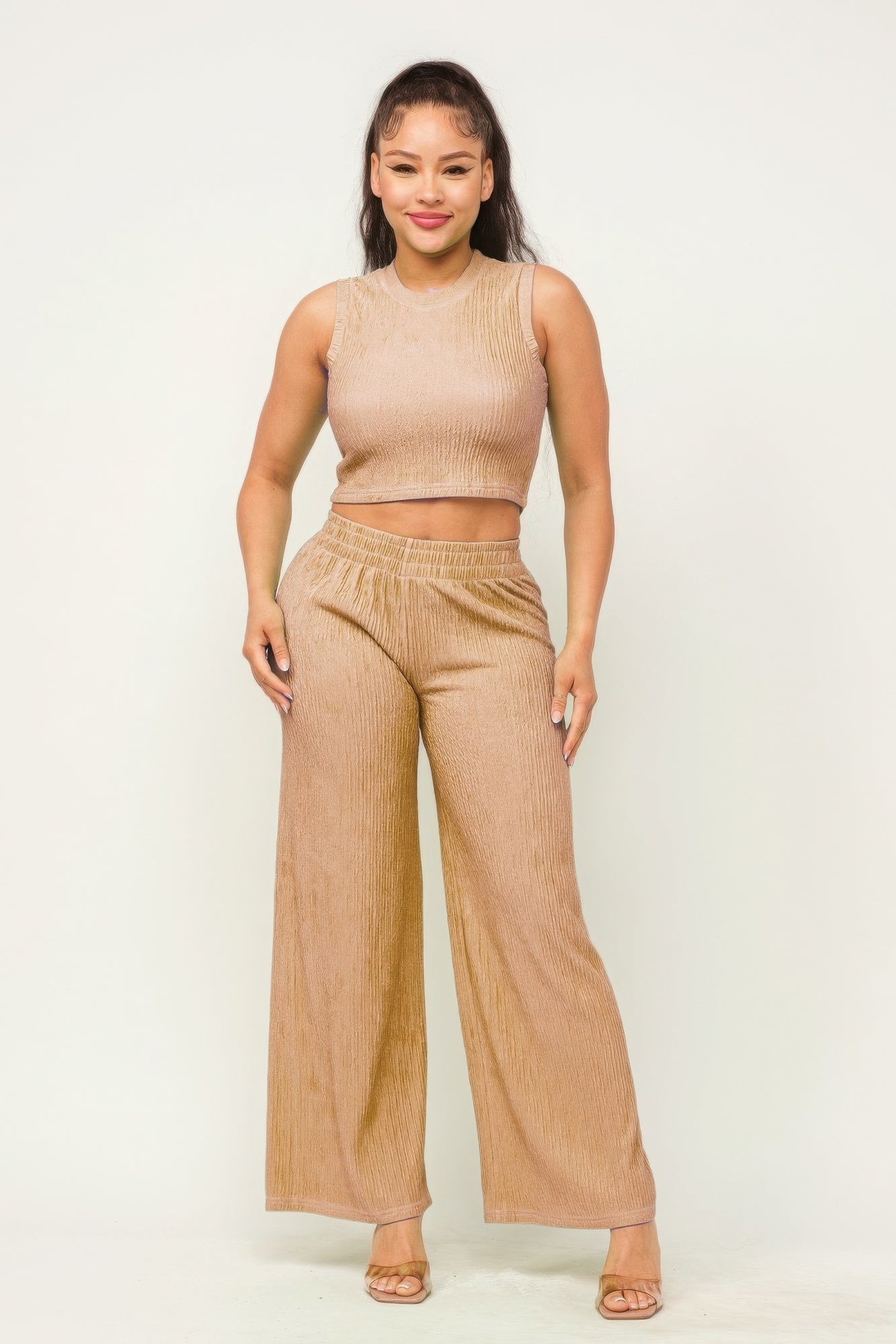 Conjunto de top corto y pantalón ancho