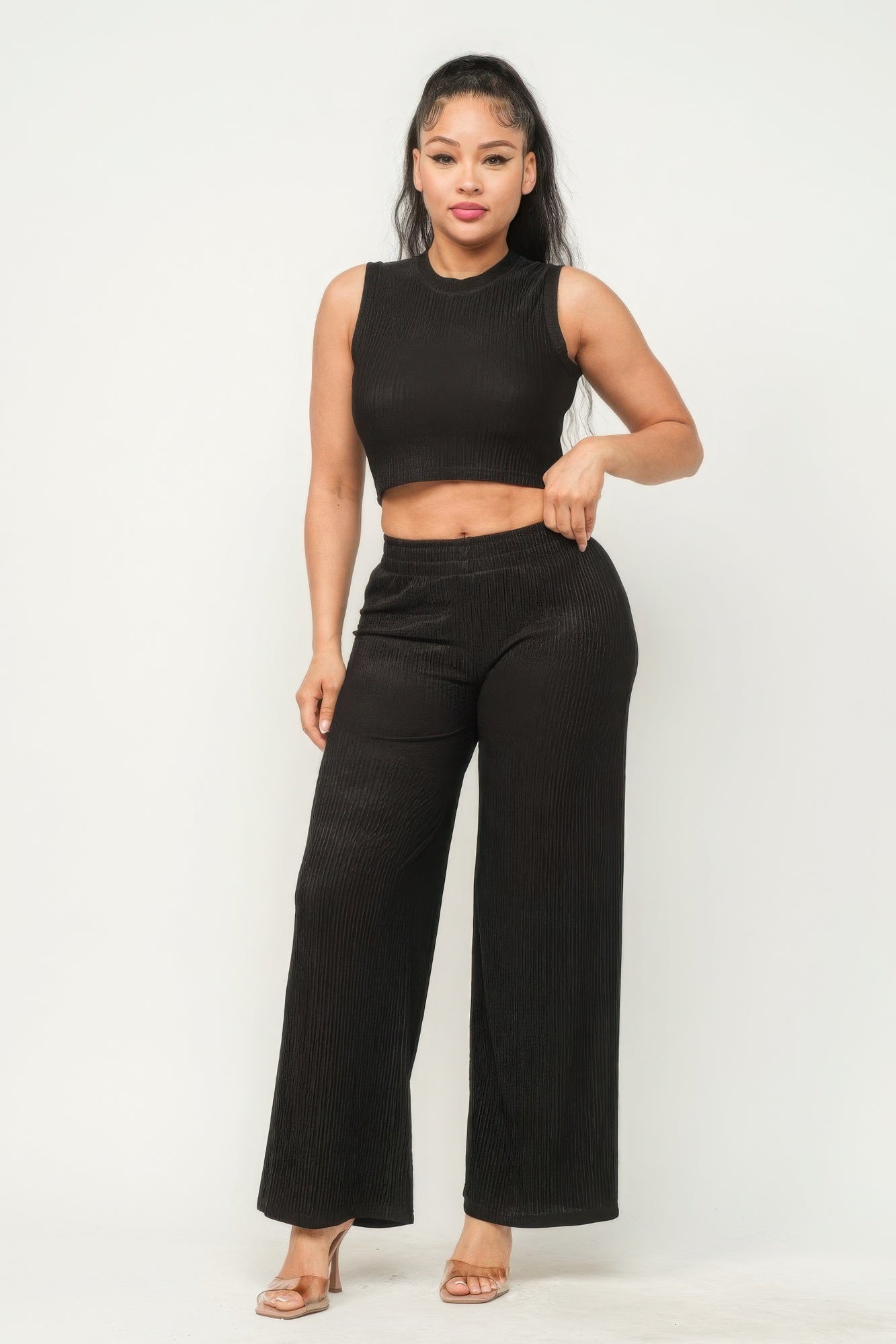 Conjunto de top corto y pantalón ancho