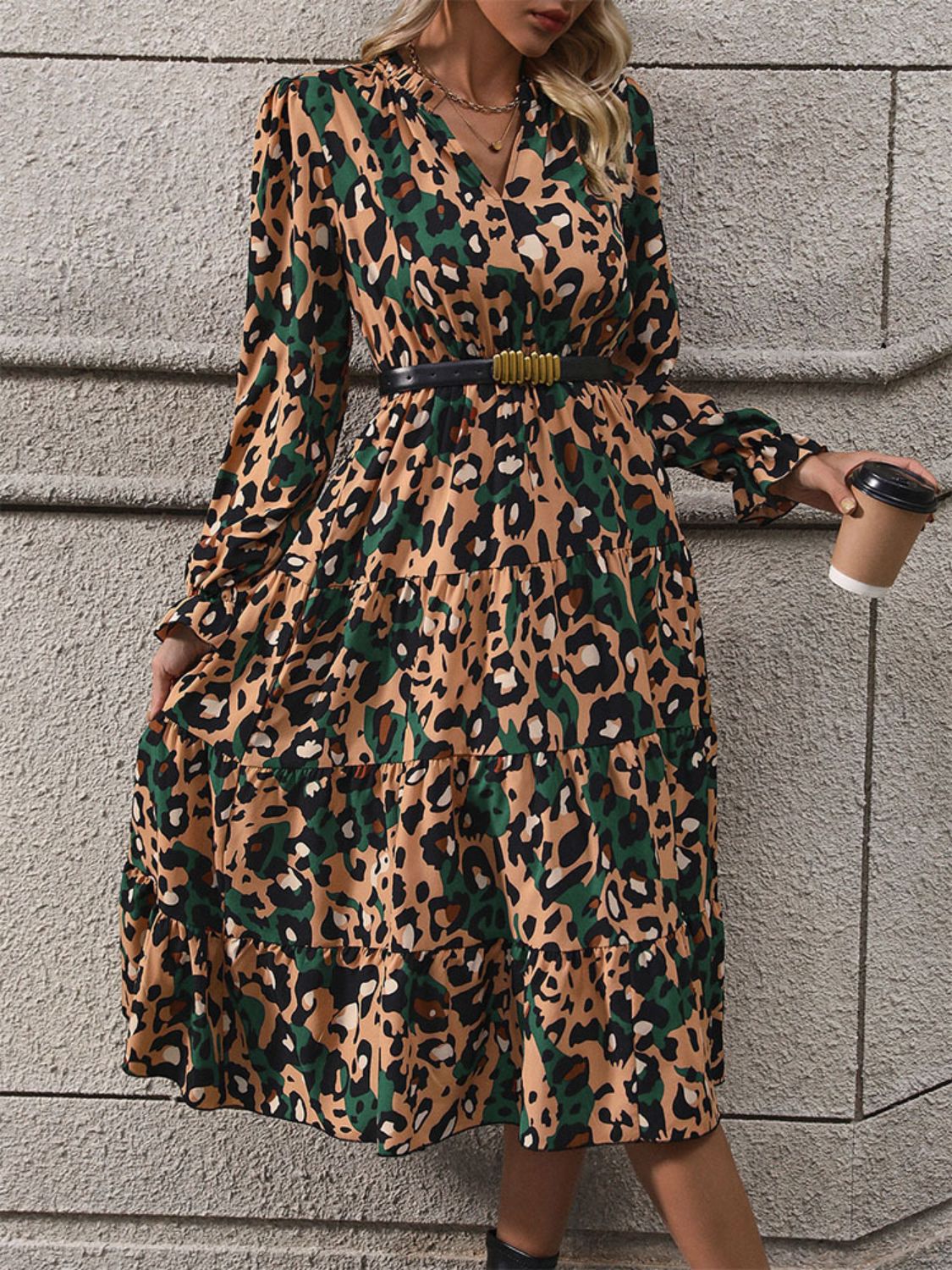 Vestido midi con mangas con volantes y muescas en el estampado de leopardo de Perfee